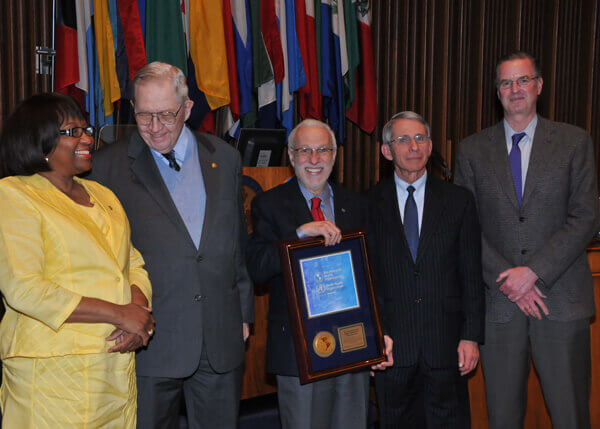 Dr. Carissa F. Etienne, Dr. Donald A. Henderson, Dr. Ciro de Quadros, Dr. Anthony Fauci, and Dr. Jon K. Andrus Credit: PAHO